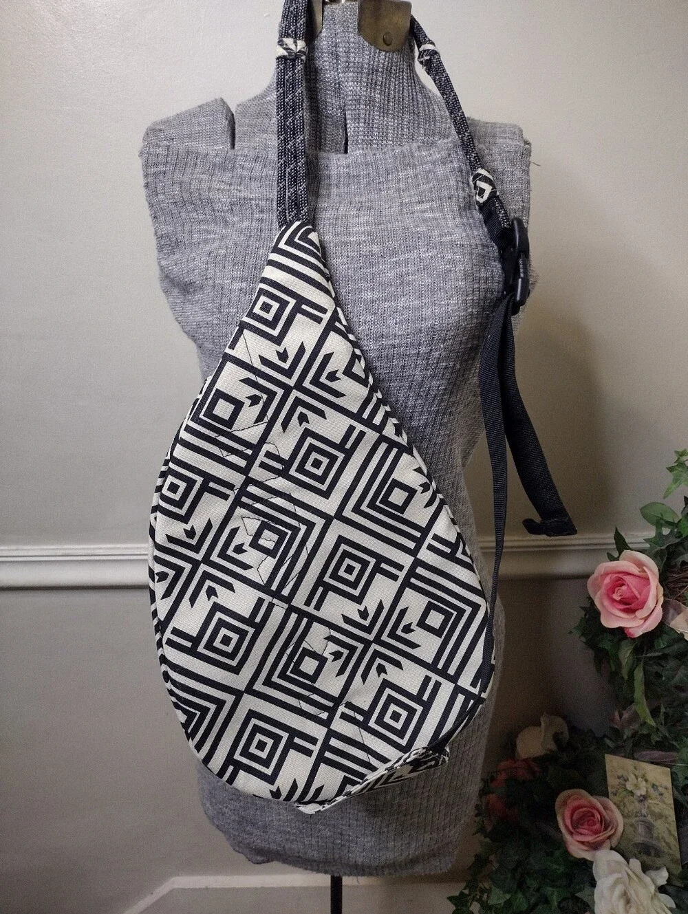 Kavu Black & White Geometric Print Rope Sling Bag
